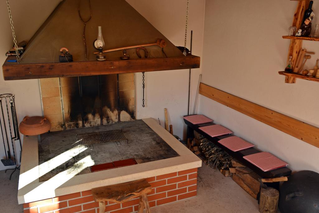 Kvasina Apartments Zadvarje Bagian luar foto