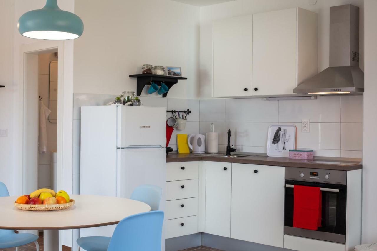 Kvasina Apartments Zadvarje Bagian luar foto