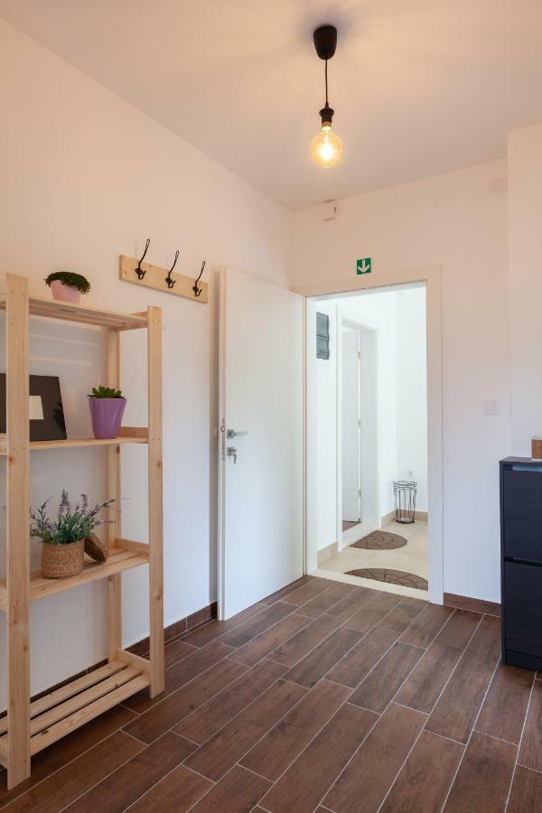 Kvasina Apartments Zadvarje Bagian luar foto