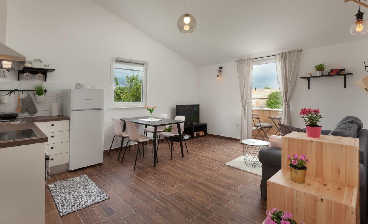 Kvasina Apartments Zadvarje Bagian luar foto