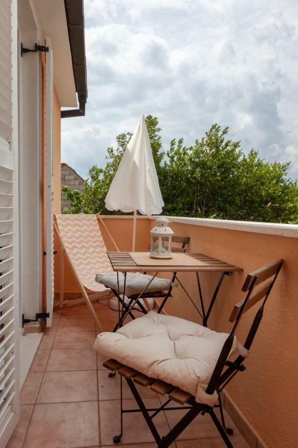 Kvasina Apartments Zadvarje Bagian luar foto